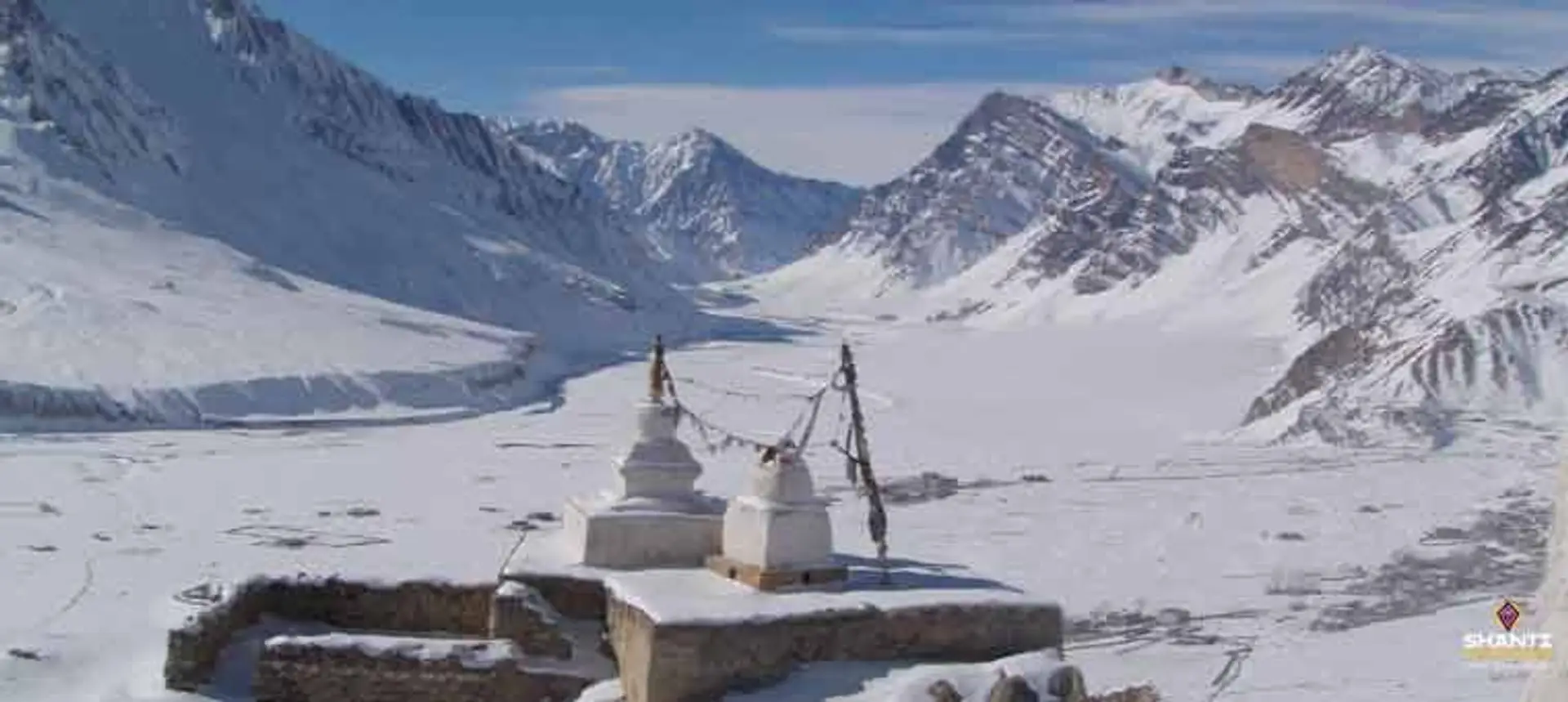 Travel in Asia - The snow-covered Chadar Trek in the Zanskar Valley in Ladakh, India