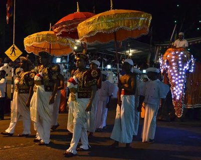 la-perahera-du-temple-de-bellanwila-au-sri-lanka.htm
