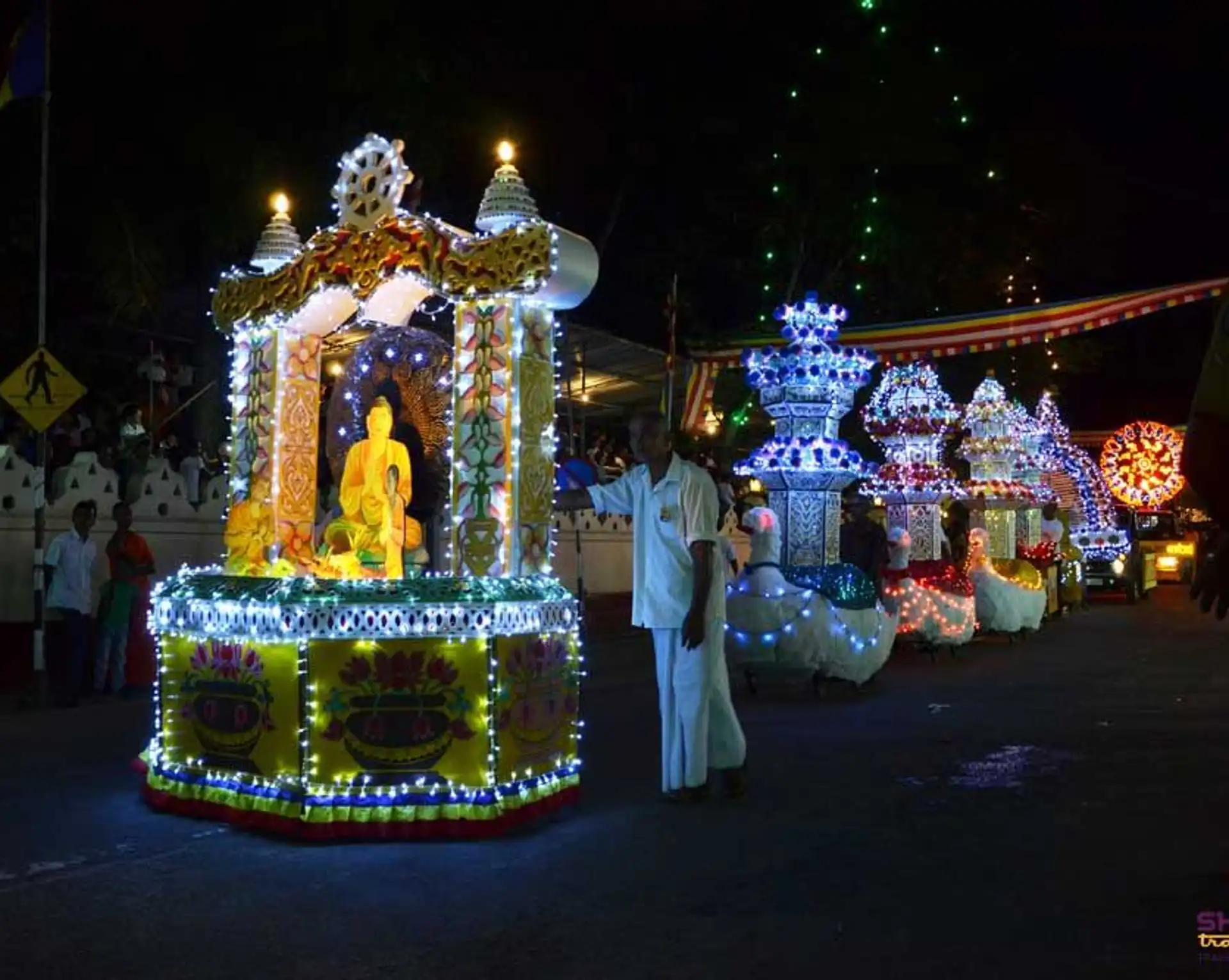 the-vesak-festival-colombo-enchanting-buddhist-celebration.htm