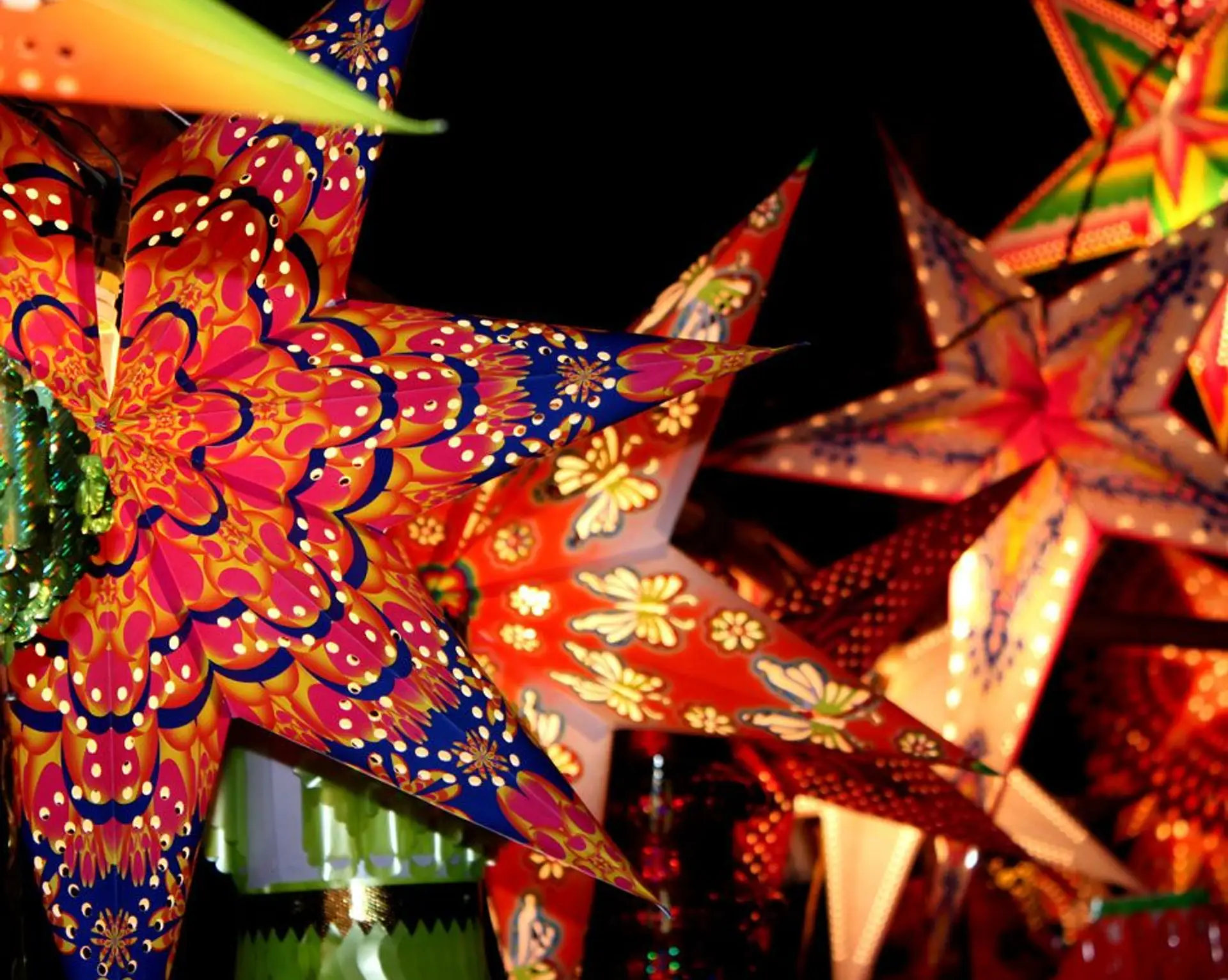 Travel in Asia - Star-shaped paper lanterns in the Diwali festival in India
