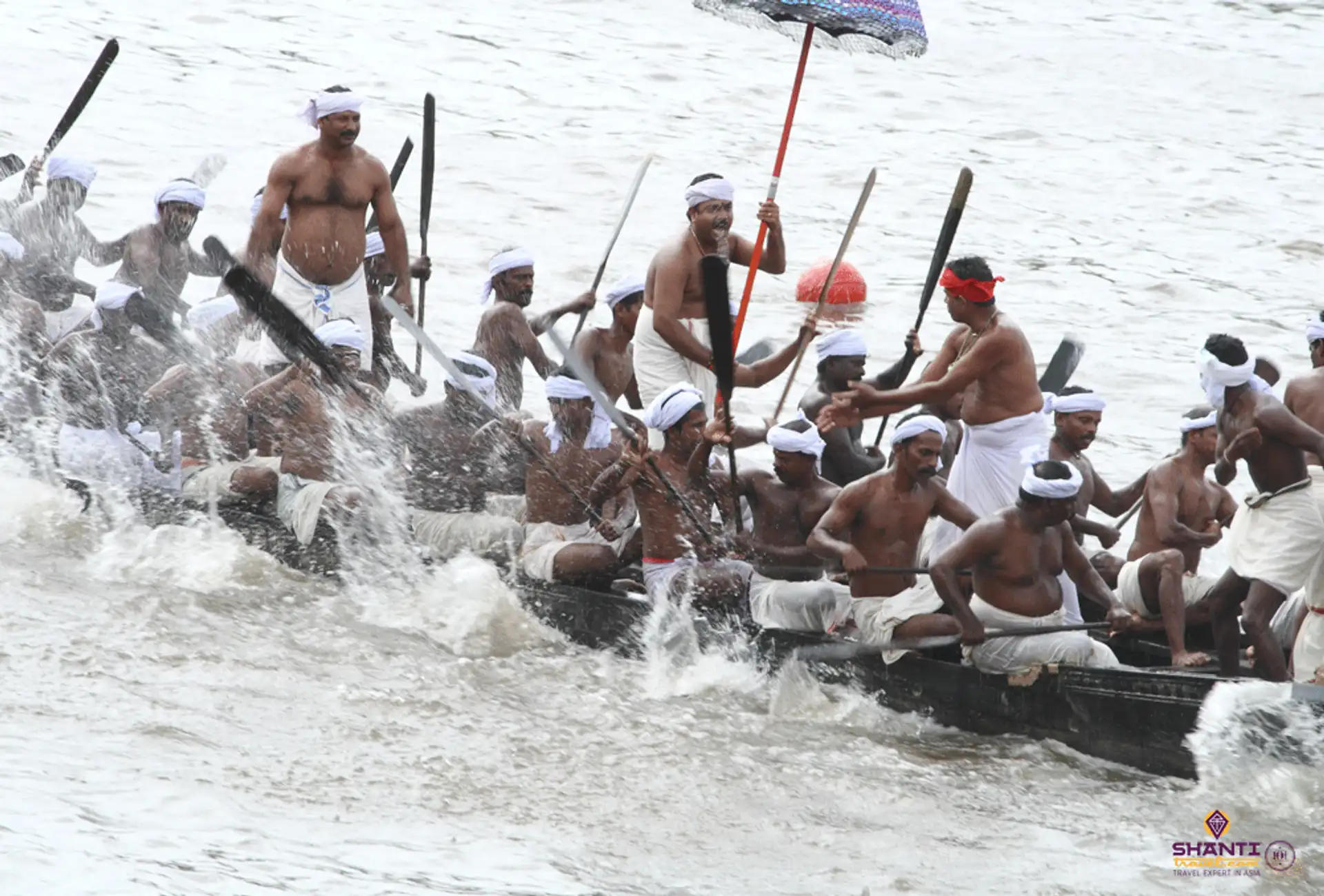 Travel in Asia - Men racing in the Vallam Kali Snake Boat Race in Kerala, India