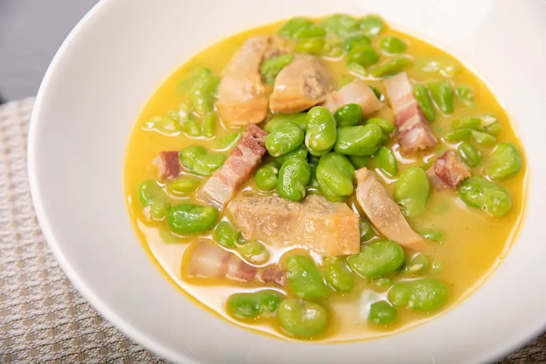 Bol de soupe aux pois traditionnelle du Québec