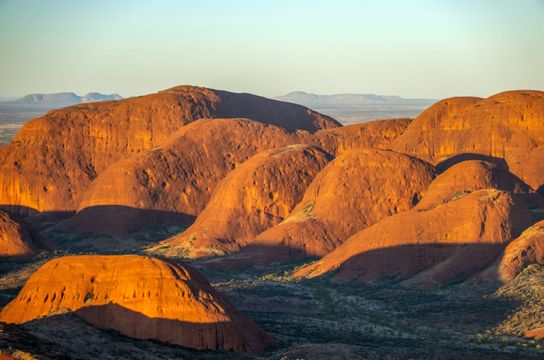 Dômes rocheux ocre de Kata Tjuta dans le désert australien