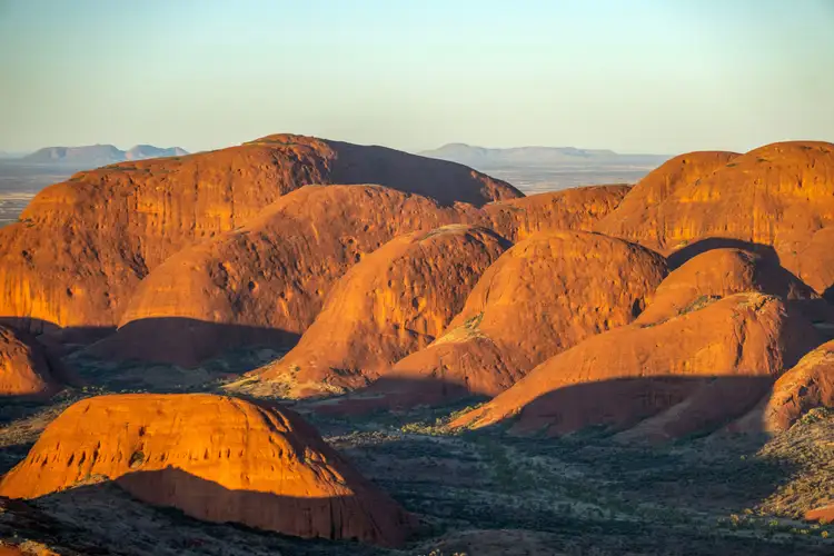 Dômes rocheux ocre de Kata Tjuta dans le désert australien