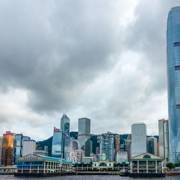 Gratte-ciel de Central dominant la baie