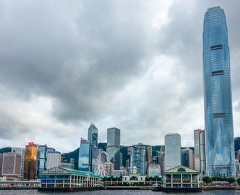 Gratte-ciel de Central dominant la baie