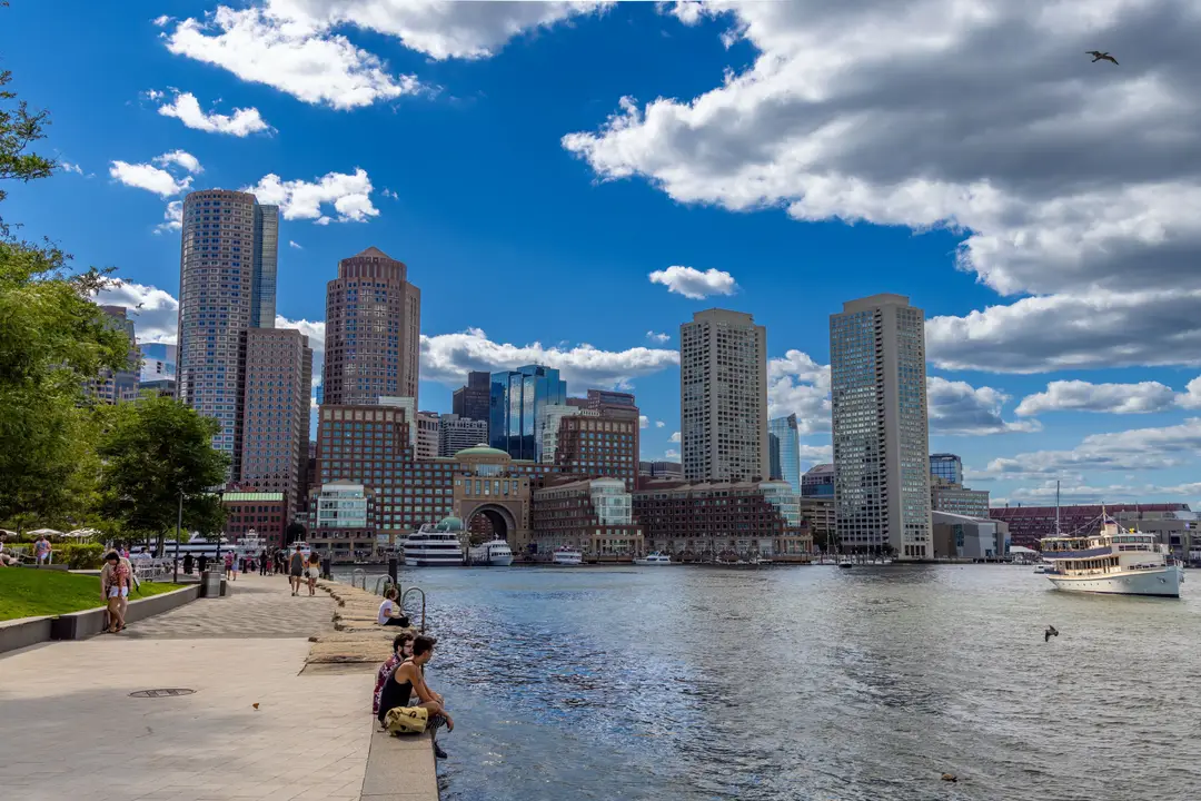 Façade maritime de Boston avec ses gratte-ciel