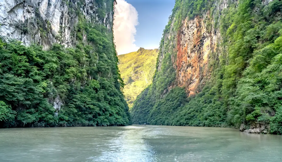 Falaises du canyon du Sumidero et río Grijalva, au Chiapas