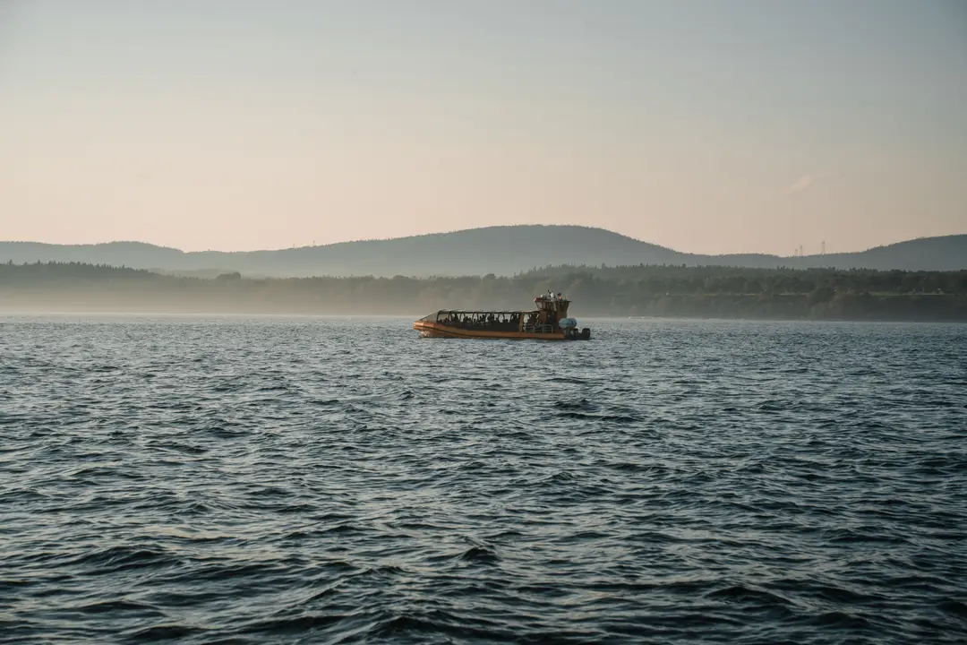 Le Saint-Laurent au lever du soleil à Tadoussac, au Québec