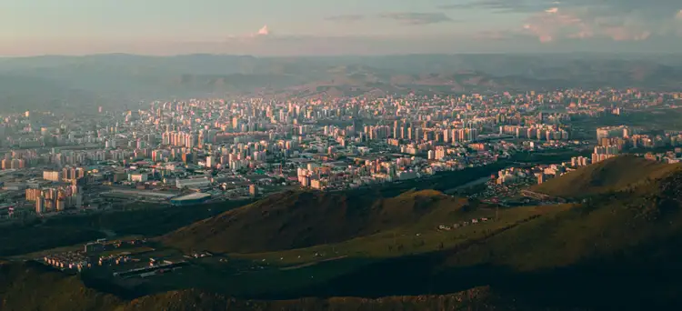 Panorama urbain de la capitale mongole au crépuscule