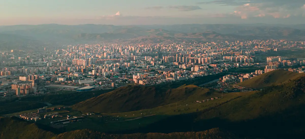 Panorama urbain de la capitale mongole au crépuscule