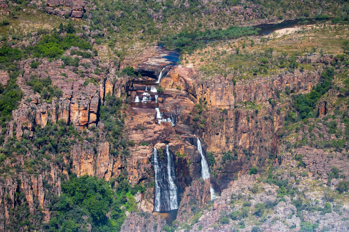 Les majestueuses chutes d'eau de Jim Jim Falls à Kakadu