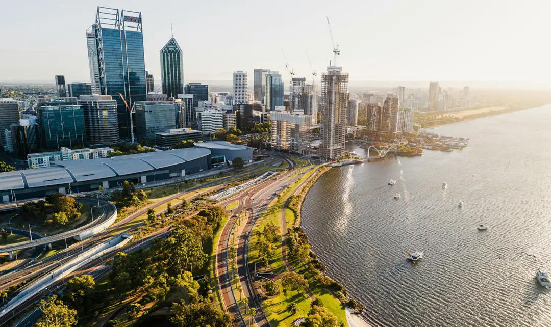 Panorama urbain de Perth bordant les rives de la Swan
