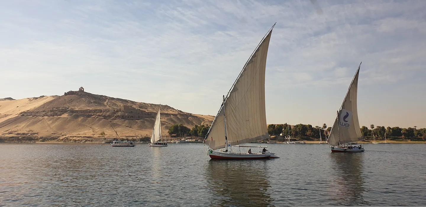 Voyage en Egypte - Plusieurs Dahabeyas naviguant sur le Nil