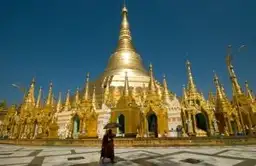 Femmes birmanes avec du Thanaka traditionnel sur le visage lors d'un voyage en Birmanie
