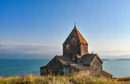 Monastère de Khor Virap face au mont Ararat enneigé en Arménie
