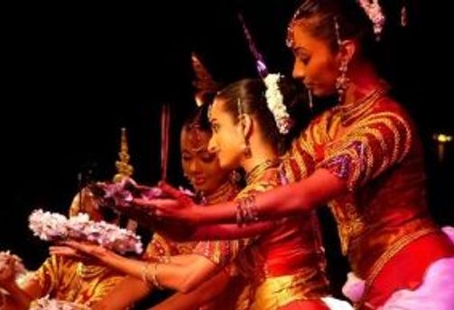 Travel in Asia - Dancers performing a traditional Sri Lankan Kandyan dance