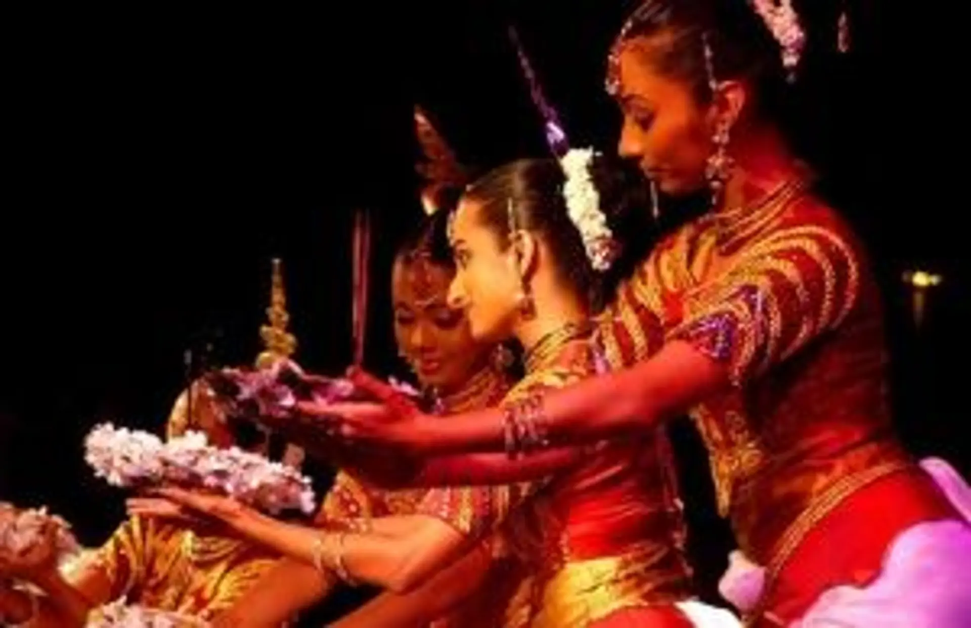 Travel in Asia - Dancers performing a traditional Sri Lankan Kandyan dance