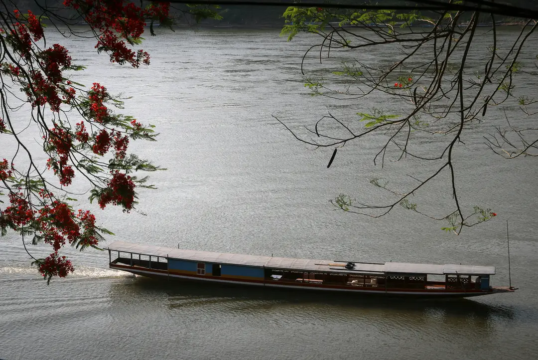 Bateau traditionnel sur le Mékong au Laos