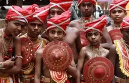 Voyage en Asie - Diversité des ethnies en Inde du Sud : Dravidiens, Badagas, Todas, Kurumbas, Kotas et Paniyas avec leurs traditions et modes de vie riches.