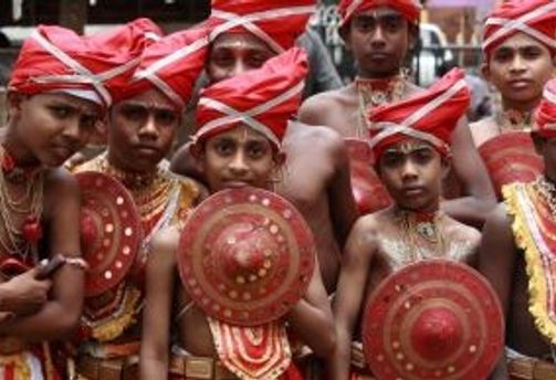 Voyage en Asie - Diversité des ethnies en Inde du Sud : Dravidiens, Badagas, Todas, Kurumbas, Kotas et Paniyas avec leurs traditions et modes de vie riches.