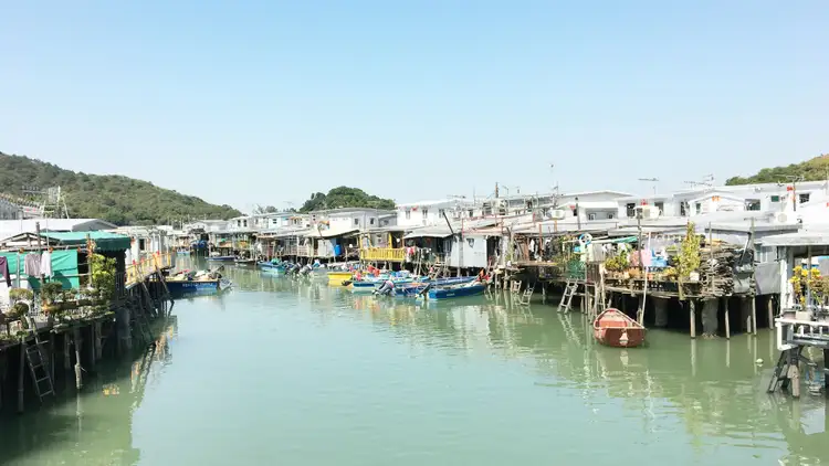 Bateaux dans l'ancien village de pêcheurs Tai O