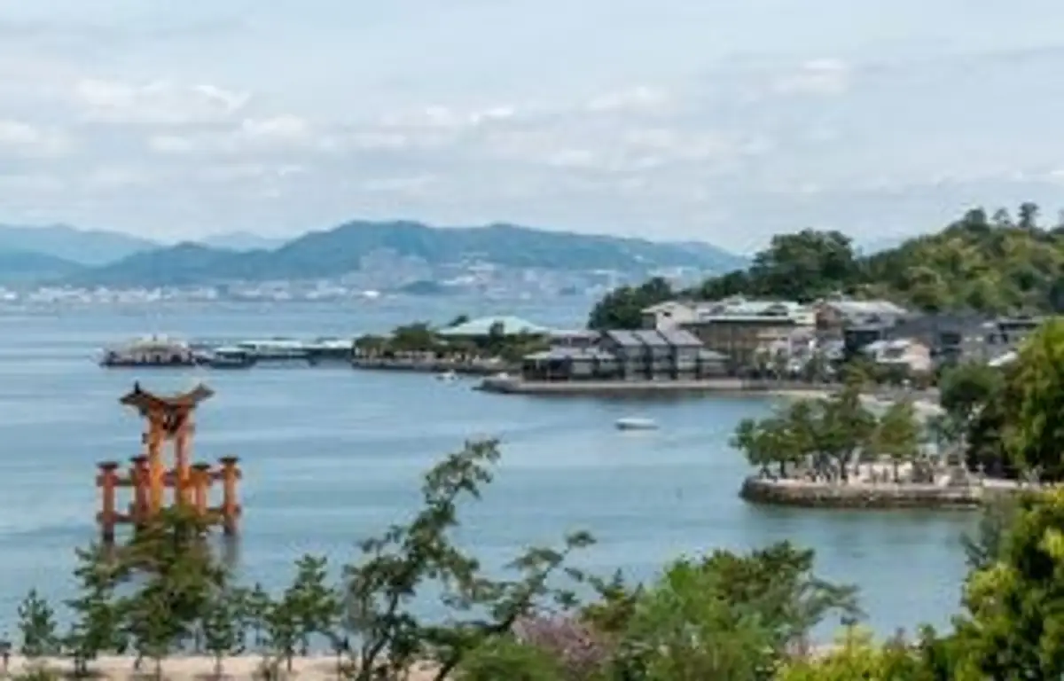 Le grand torii flottant du sanctuaire Itsukushima-jinja sur l'île de Miyajima face à Hiroshima.