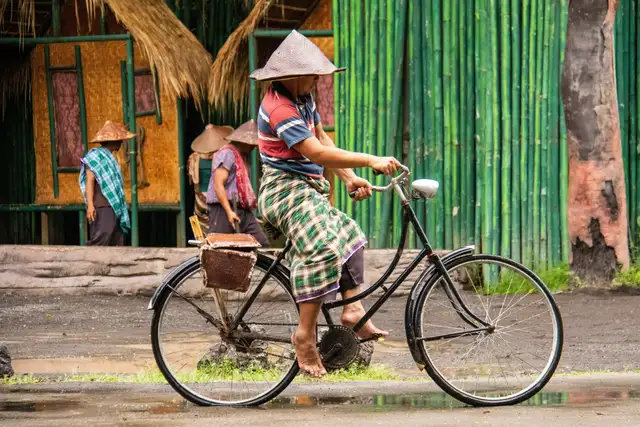Voyage en Asie — Balade à vélo traditionnelle à Bali, immersion culturelle et responsable, conçue par nos experts locaux Shanti Travel