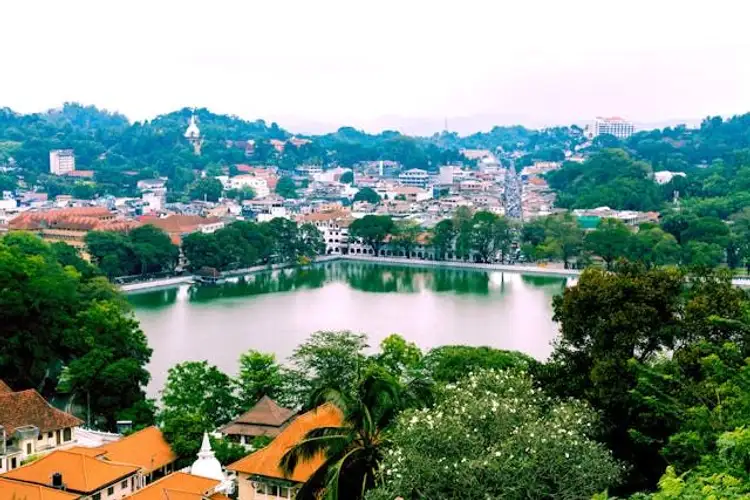 Ankunft in kandy in sri lanka