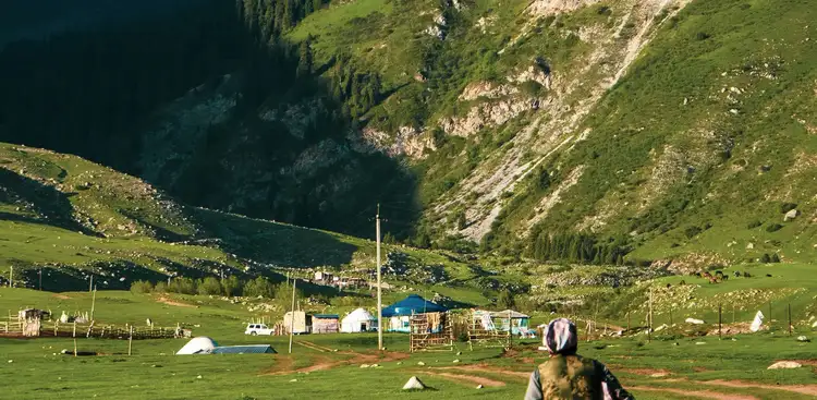 Voyage au Kirghizistan - Yourtes au pied de la Gorge de Grigoriev
