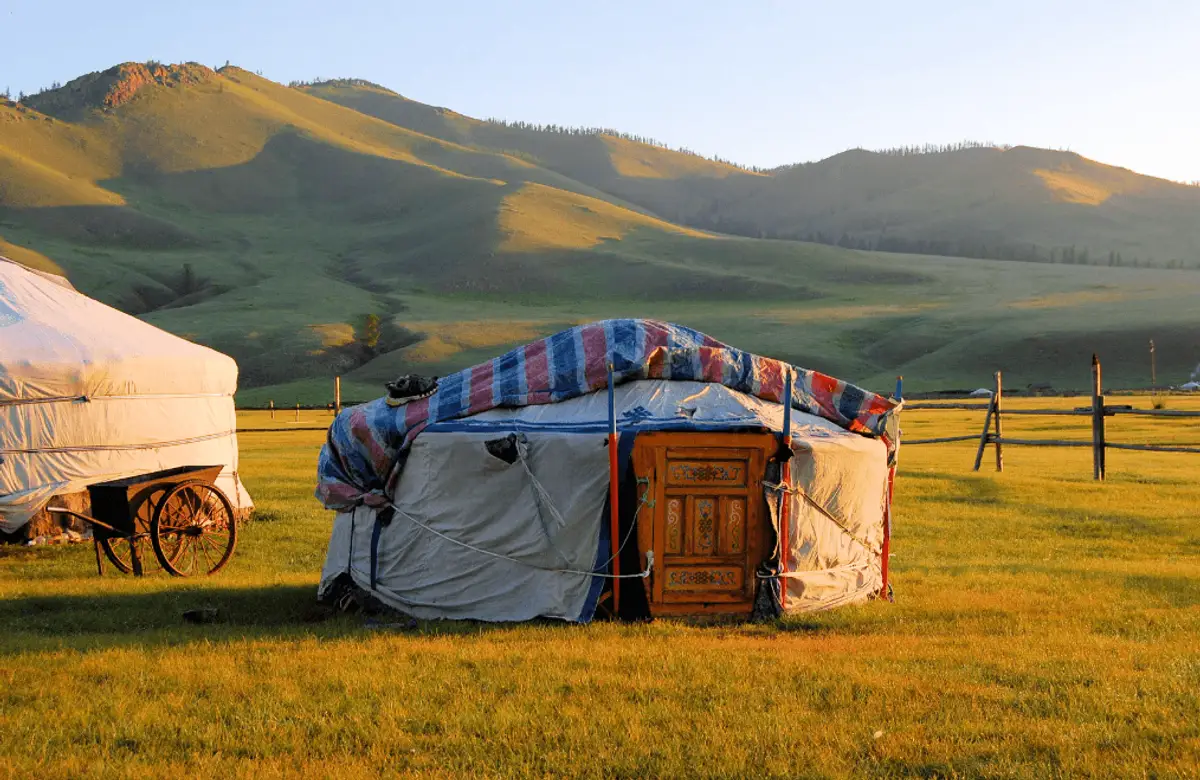 coucher-de-soleil-oulan-bator-yourtes-sunset