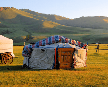 coucher-de-soleil-oulan-bator-yourtes-sunset