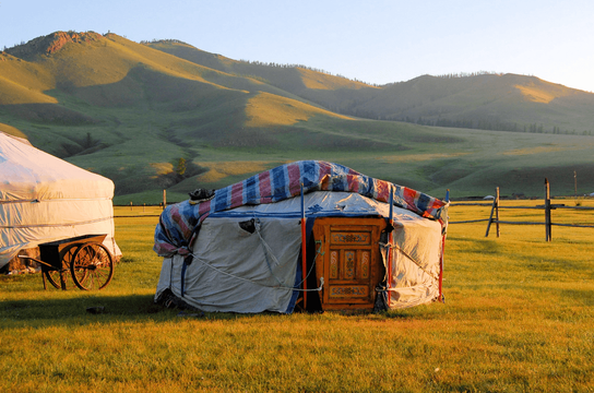 coucher-de-soleil-oulan-bator-yourtes-sunset