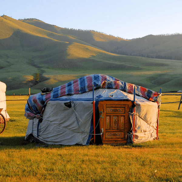 coucher-de-soleil-oulan-bator-yourtes-sunset