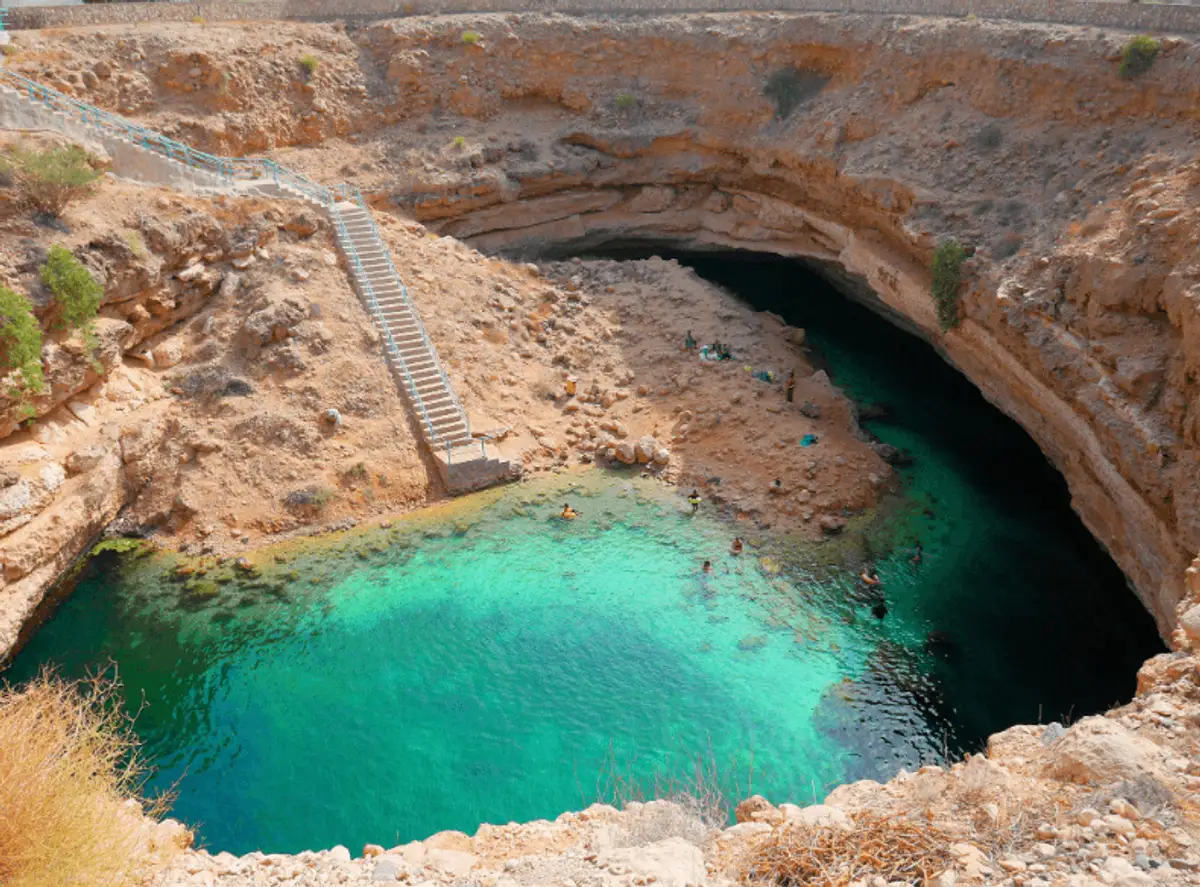 oasis-lunaire-fins-bimmah-sinkhole