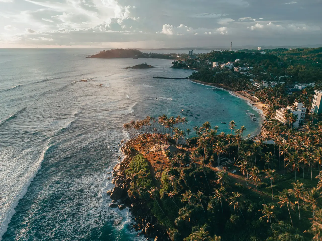 Vue de la plage de Mirissa au Sri Lanka avec Shanti Travel