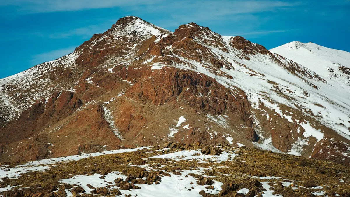 Montagnes mongoles enneigées