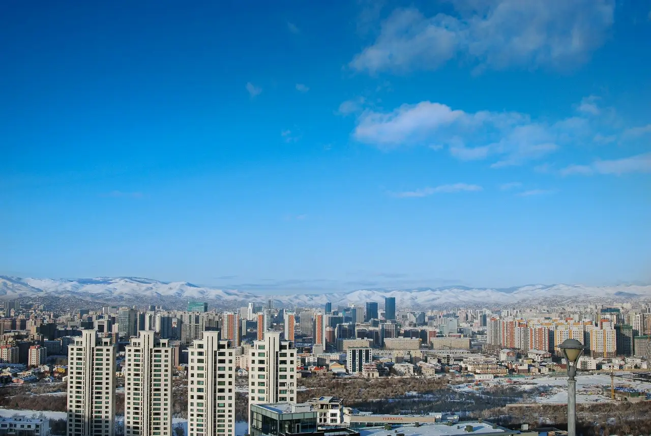 Vue panoramique sur Oulan Bator ensoleillée