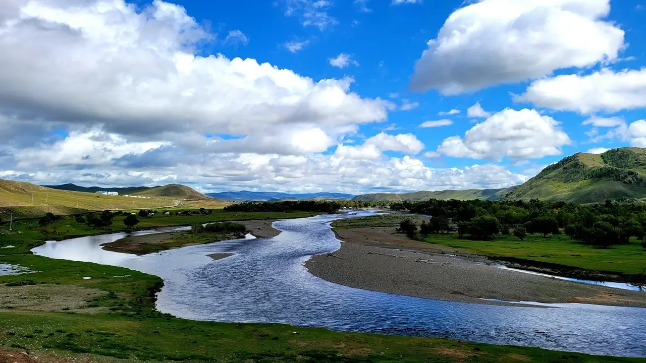 Rivière mongole ensoleillée