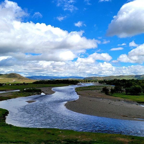 Rivière mongole ensoleillée