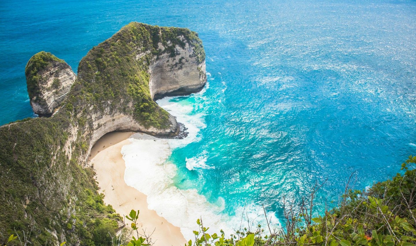 Voyage en Asie — Découverte de Bali et de l’île de Nusa Penida, entre paysages côtiers et nature tropicale.