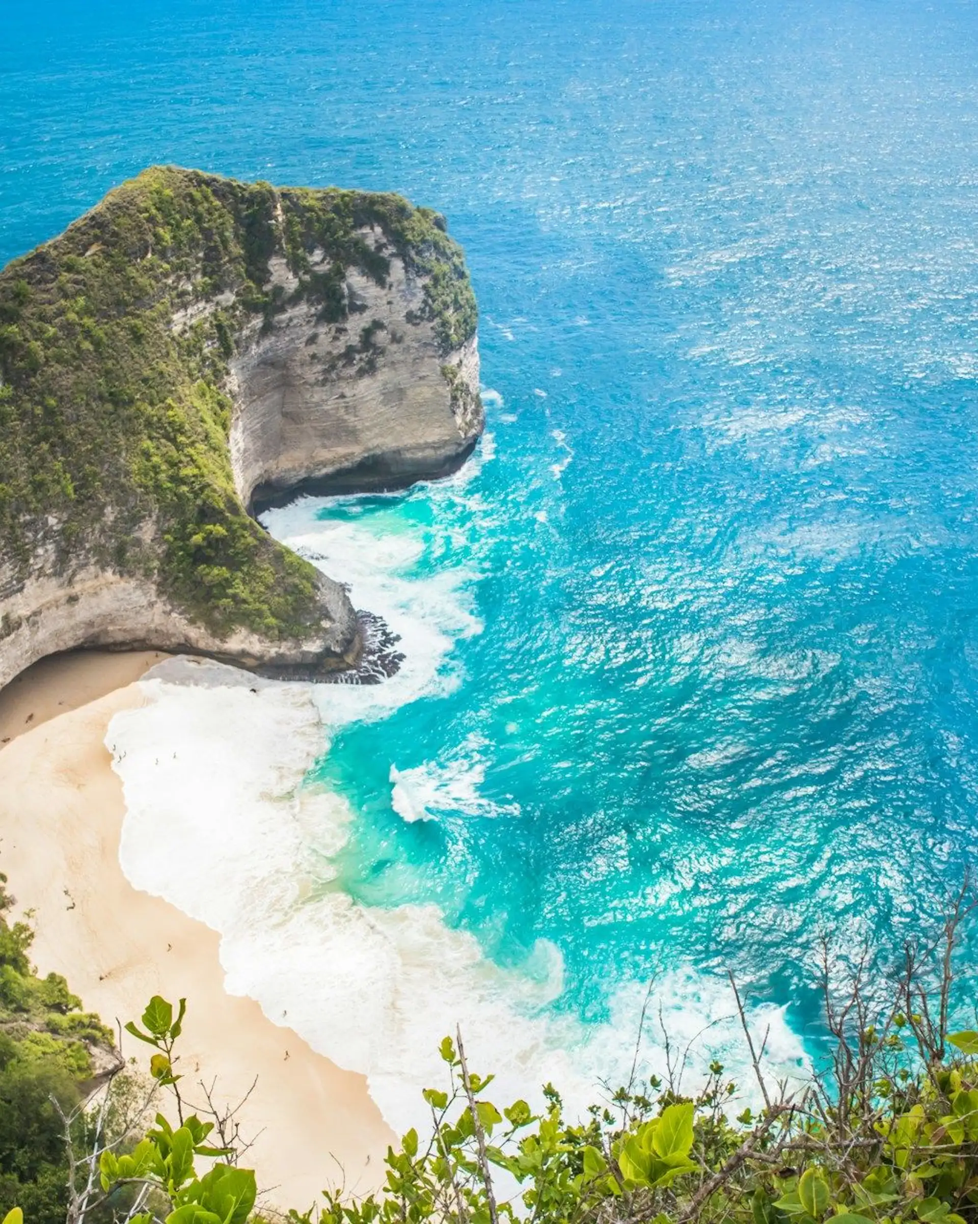 Voyage en Asie — Découverte de Bali et de l’île de Nusa Penida, entre paysages côtiers et nature tropicale.