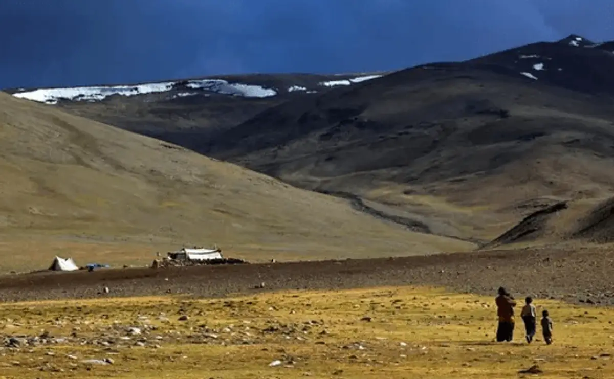 nubra-paysage-montagne-village