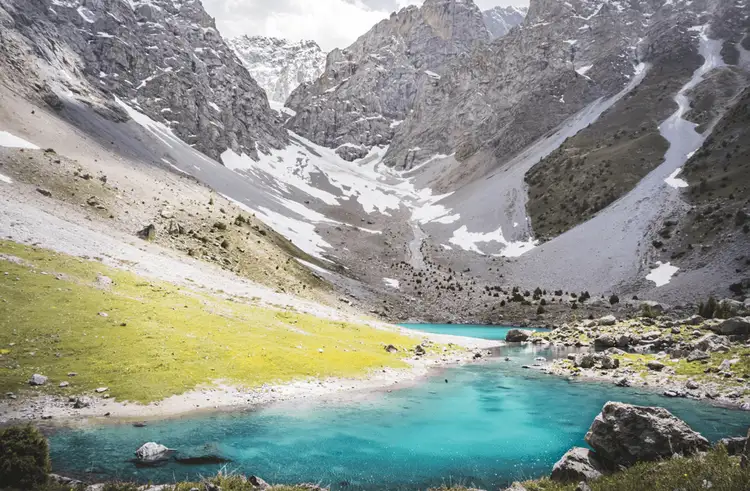tadjikistan-panorama-montagne-pic-rocheux