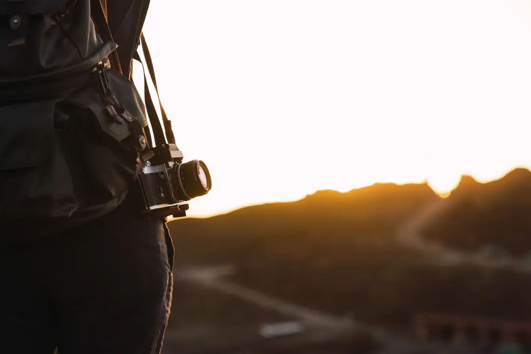 person-with-vintage-camera-and-backpack-on-mountai-2025-04-04-22-18-40-utc.jpg