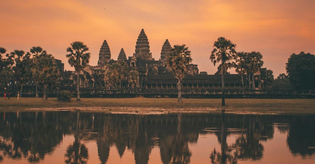 Voyage au Cambodge : Coucher de soleil devant le temple d'Angkor