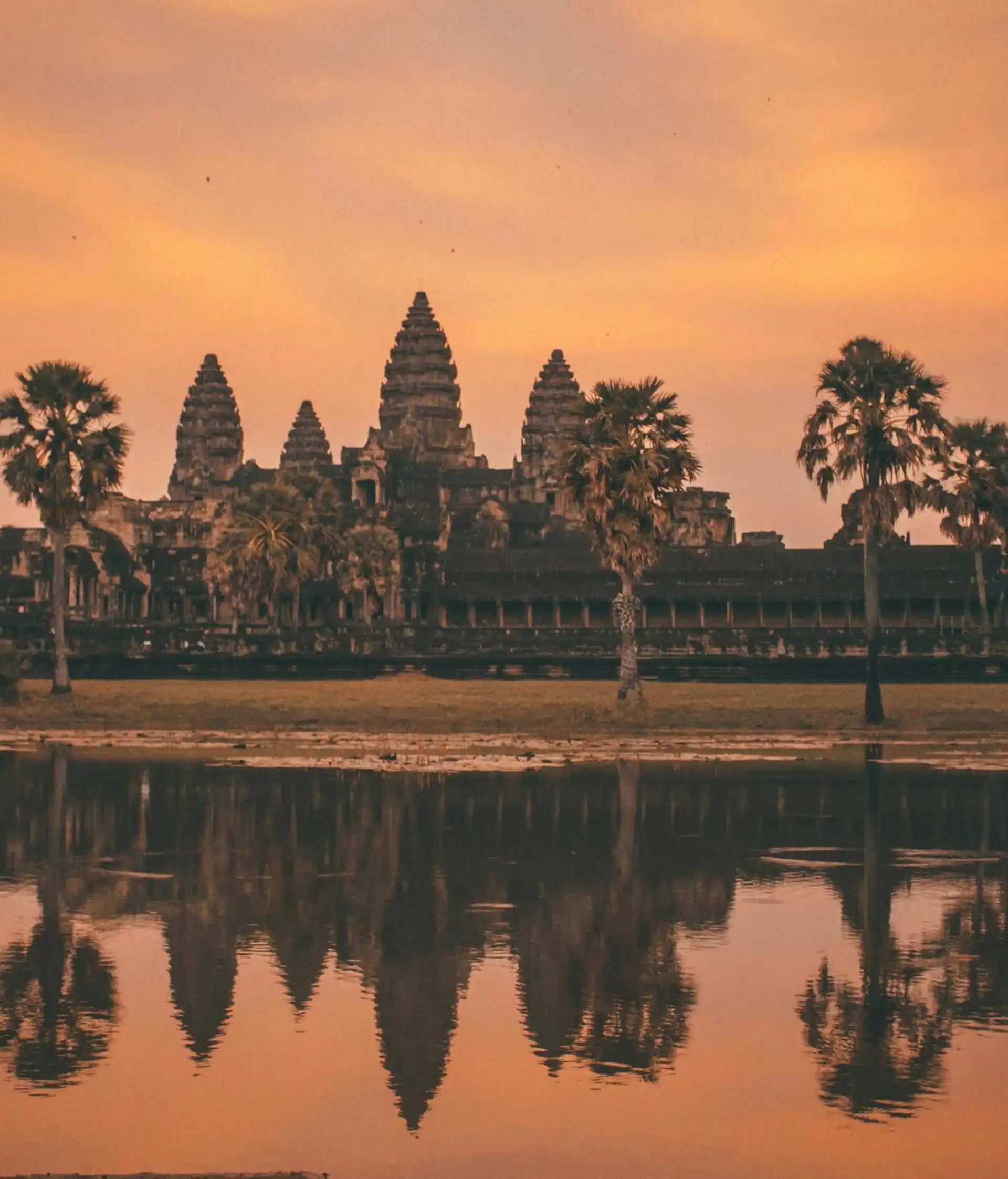 Voyage au Cambodge : Coucher de soleil devant le temple d'Angkor