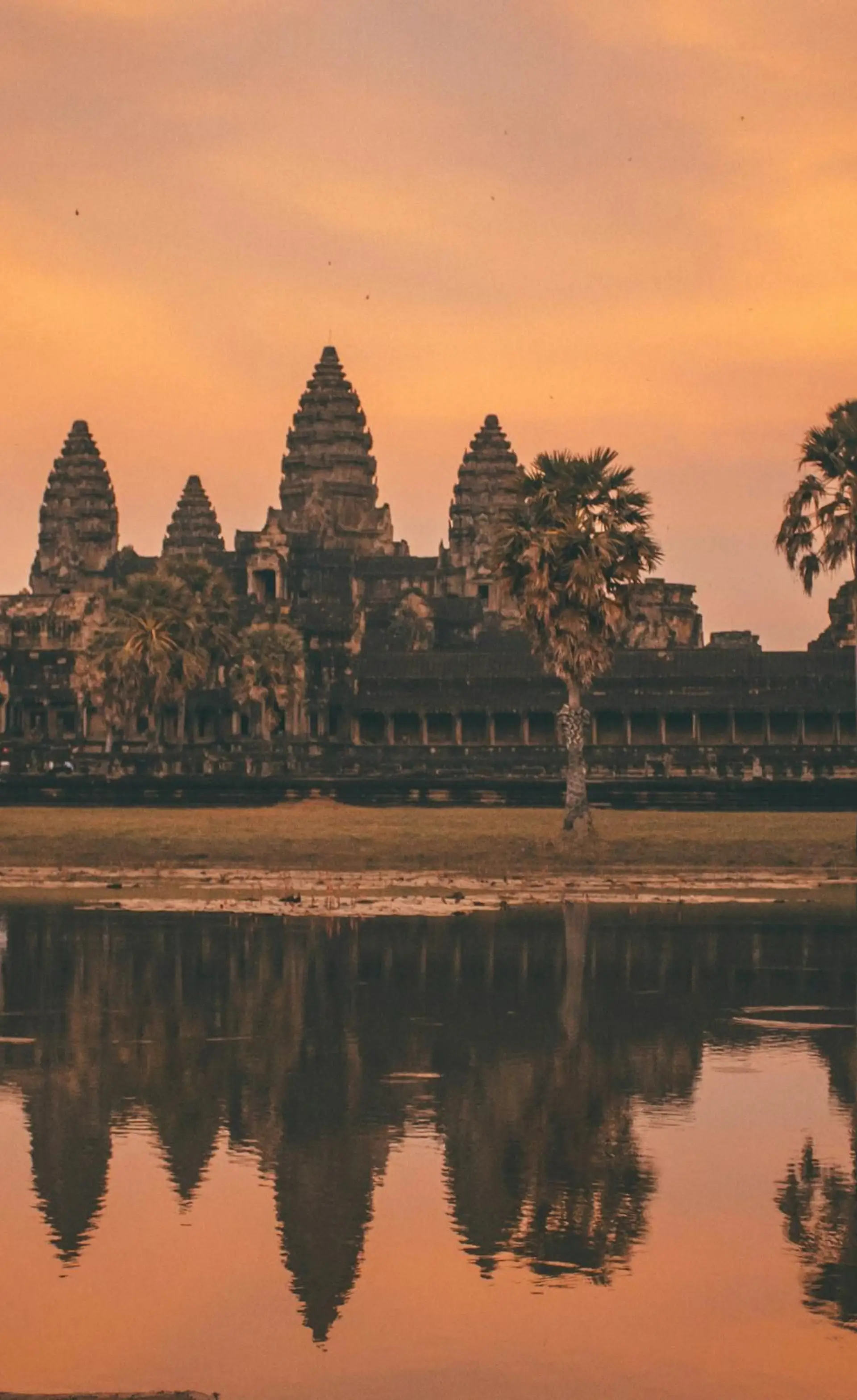 Voyage au Cambodge : Coucher de soleil devant le temple d'Angkor