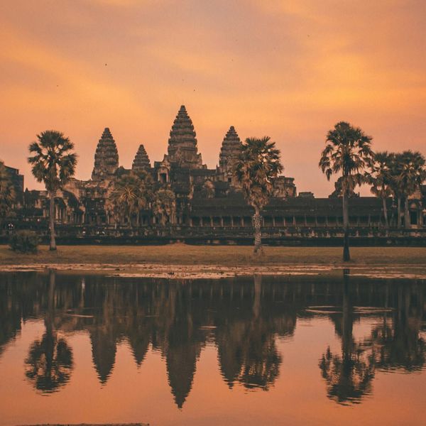 Voyage au Cambodge : Coucher de soleil devant le temple d'Angkor