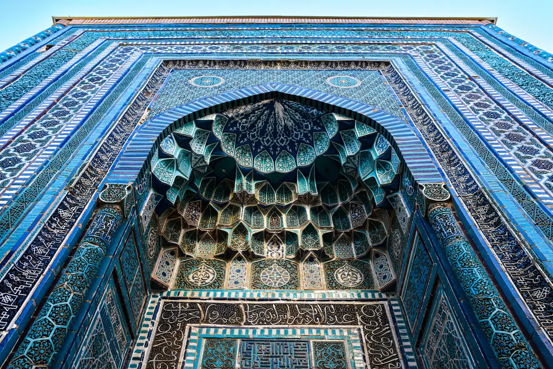 Portail d'un mausolée du complexe de Shahi-Zinda à Samarcande